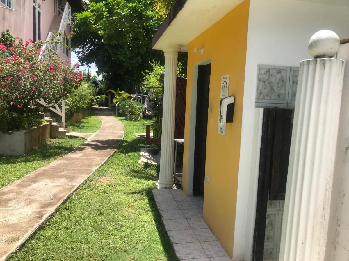 Secret Cabins At Firefly Beach Cottage Negril Buitenkant foto