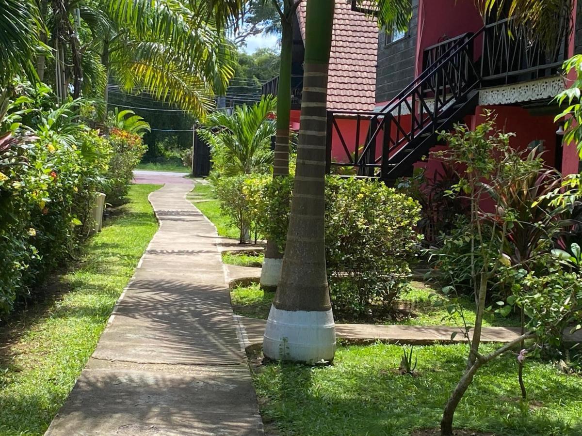Secret Cabins At Firefly Beach Cottage Negril Buitenkant foto