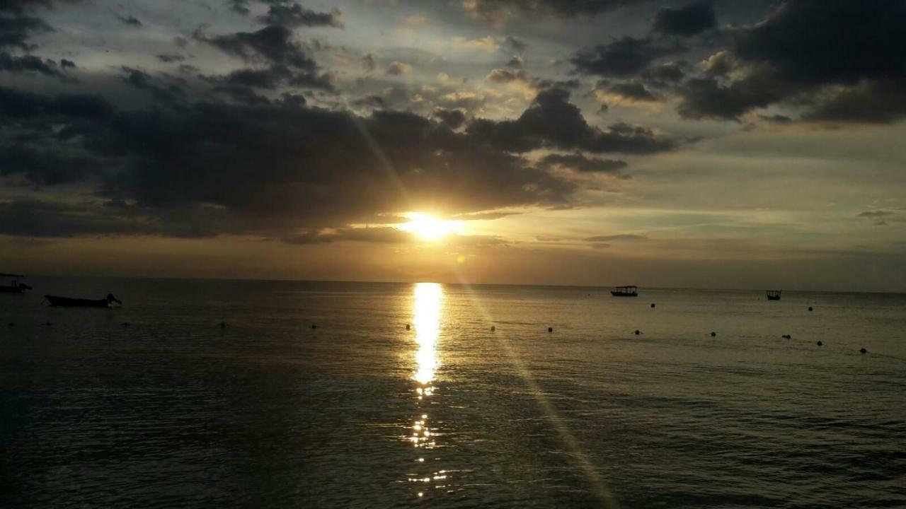 Secret Cabins At Firefly Beach Cottage Negril Buitenkant foto